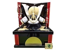 東玉 日の出二曲屏風櫃 当店オリジナル収納・龍頭付大鍬形人気の兜